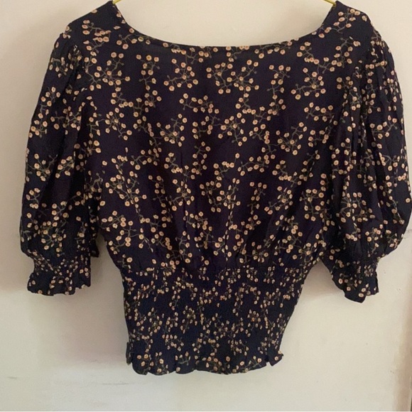 Urban Outfitters Smocked V Neck Top - L - Picture 4 of 4